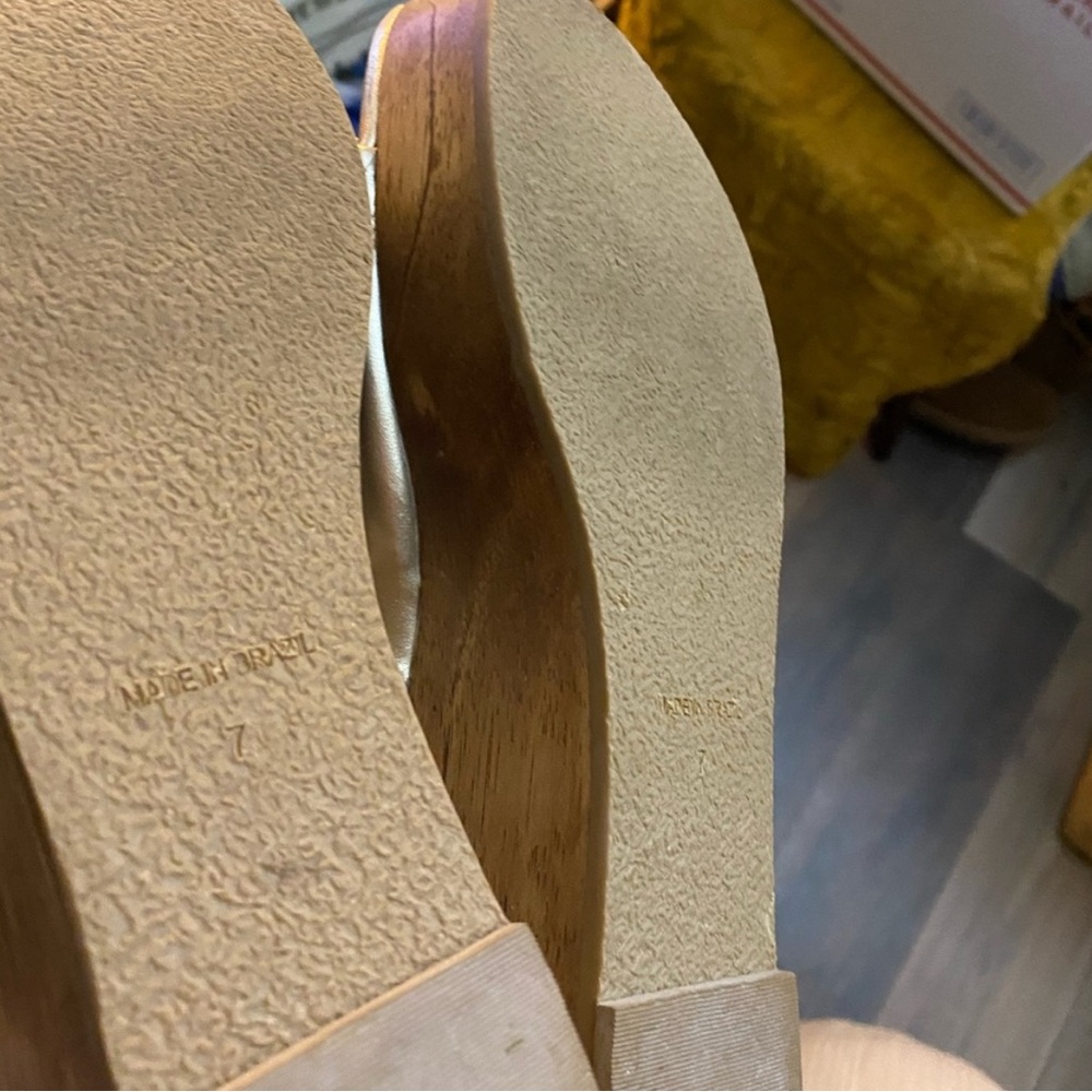 Jack Rogers Gold Wedgs - Picture 6 of 6